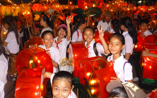 Fiesta de la luna para niños dentro y fuera del país